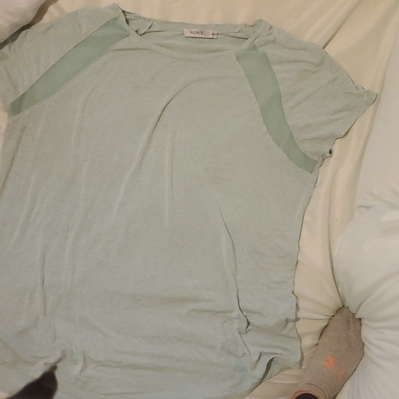 2 t shirts - Picture 2 of 2